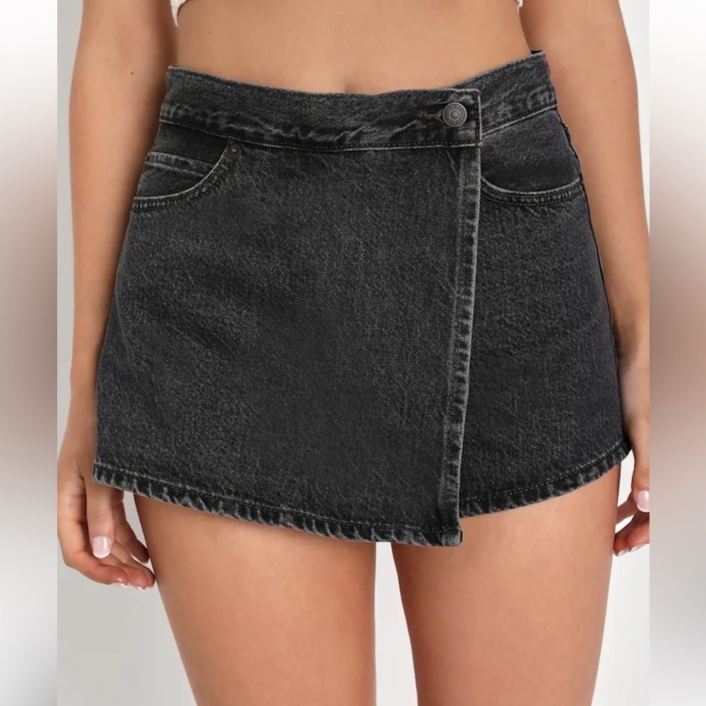 Levi's Vintage-Style Black Denim Skort